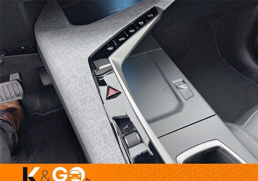 PEUGEOT 3008 HYBRID 136 E-DCS6