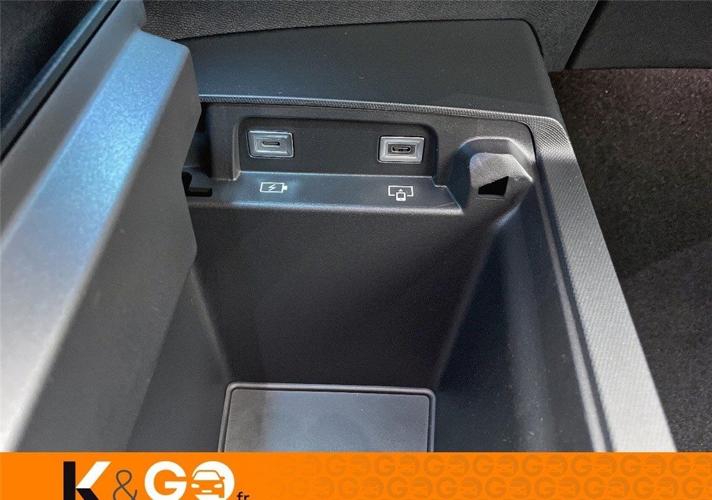 PEUGEOT 3008 HYBRID 136 E-DCS6